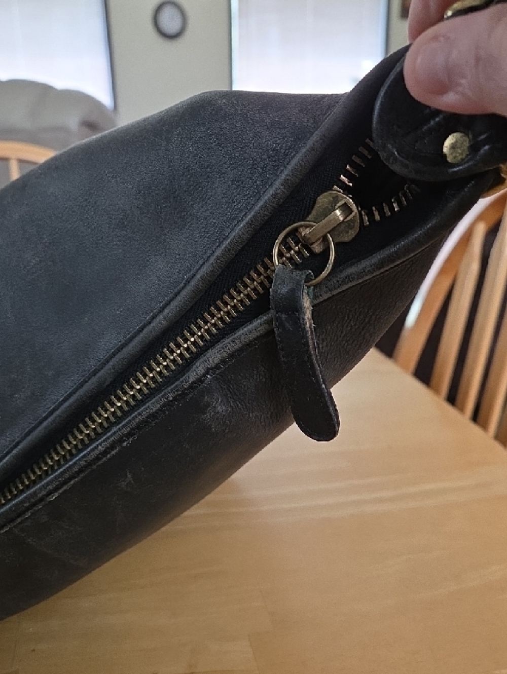 PERFECTLY BROKEN IN Coach Black Leather Bucket Shoulder Bag with Gold Hardware - Picture 7 of 9